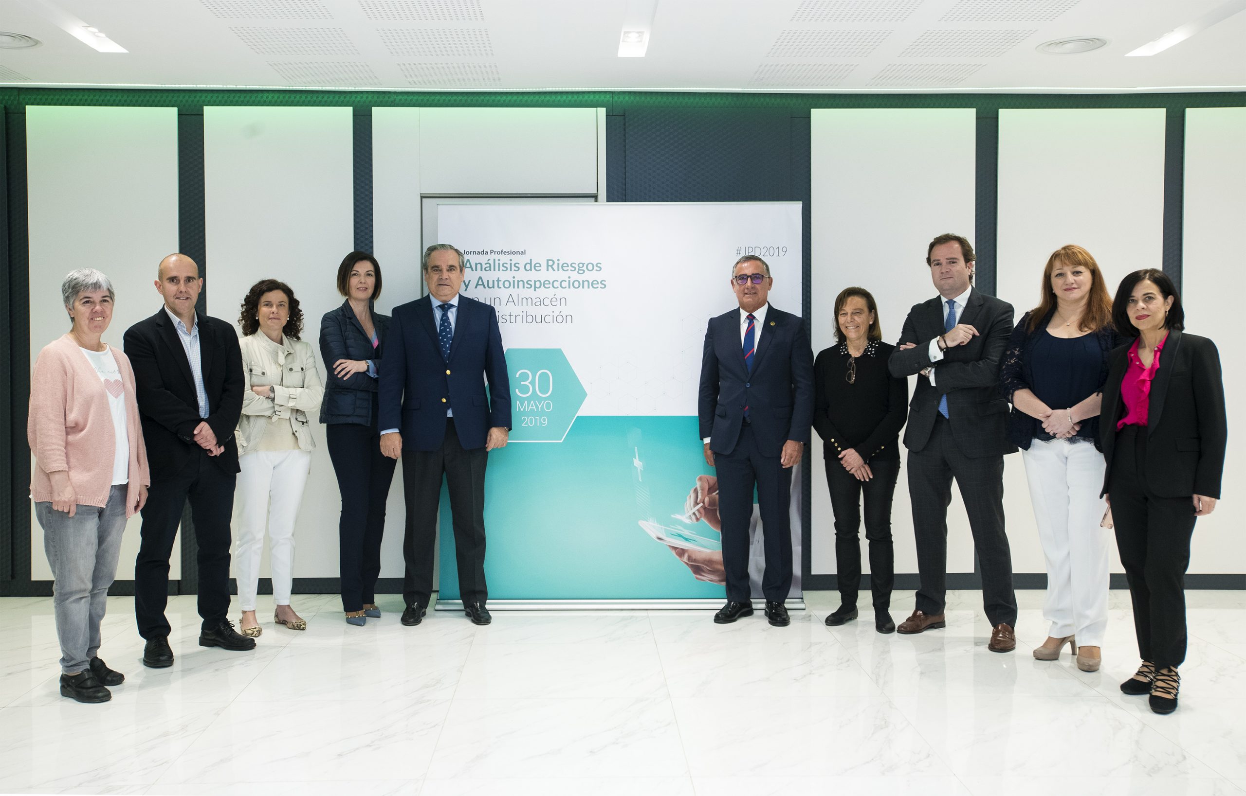 Miembros de la organización y ponentes y moderadores de la jornada