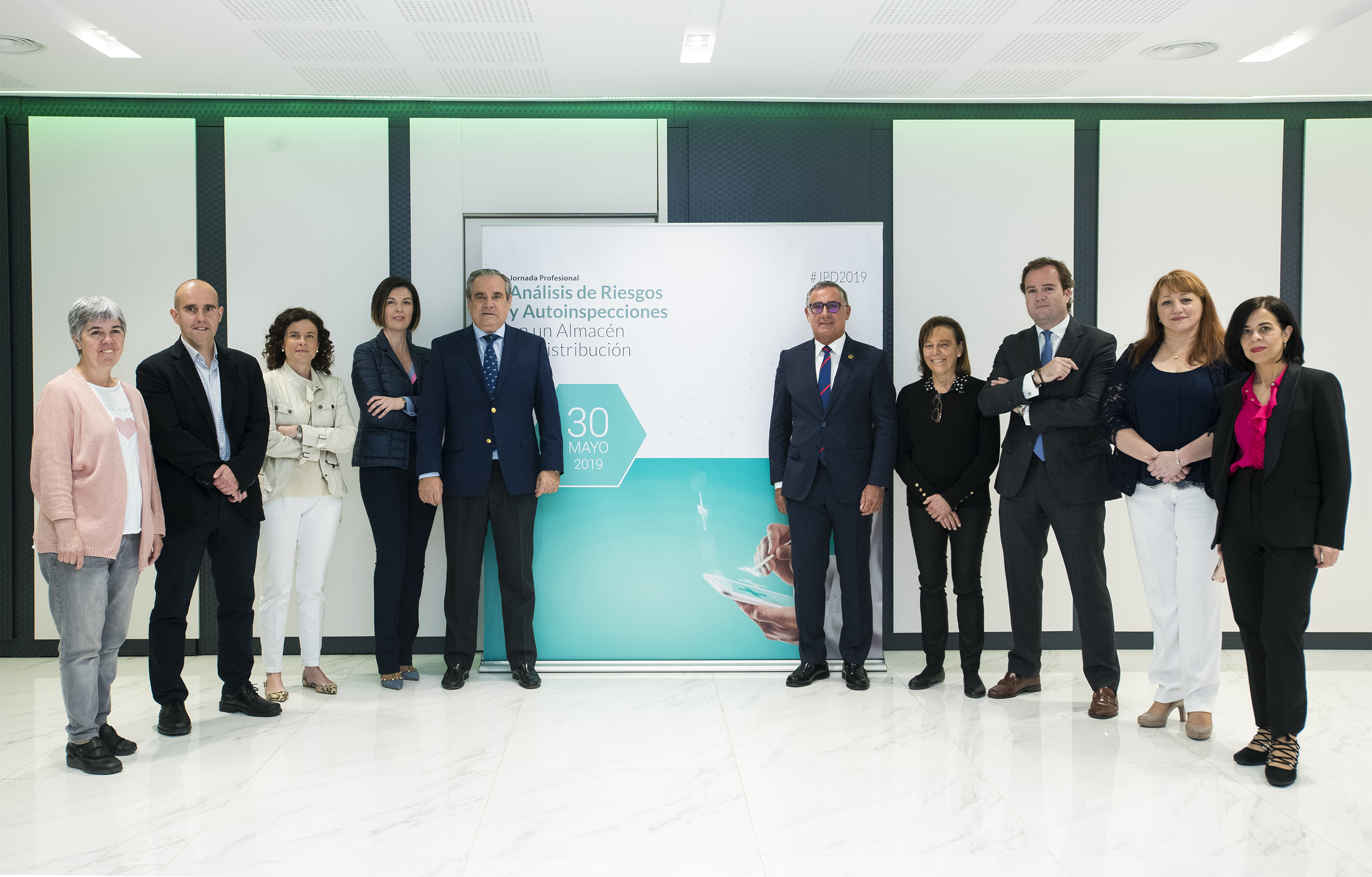 Miembros de la organización y ponentes y moderadores de la jornada