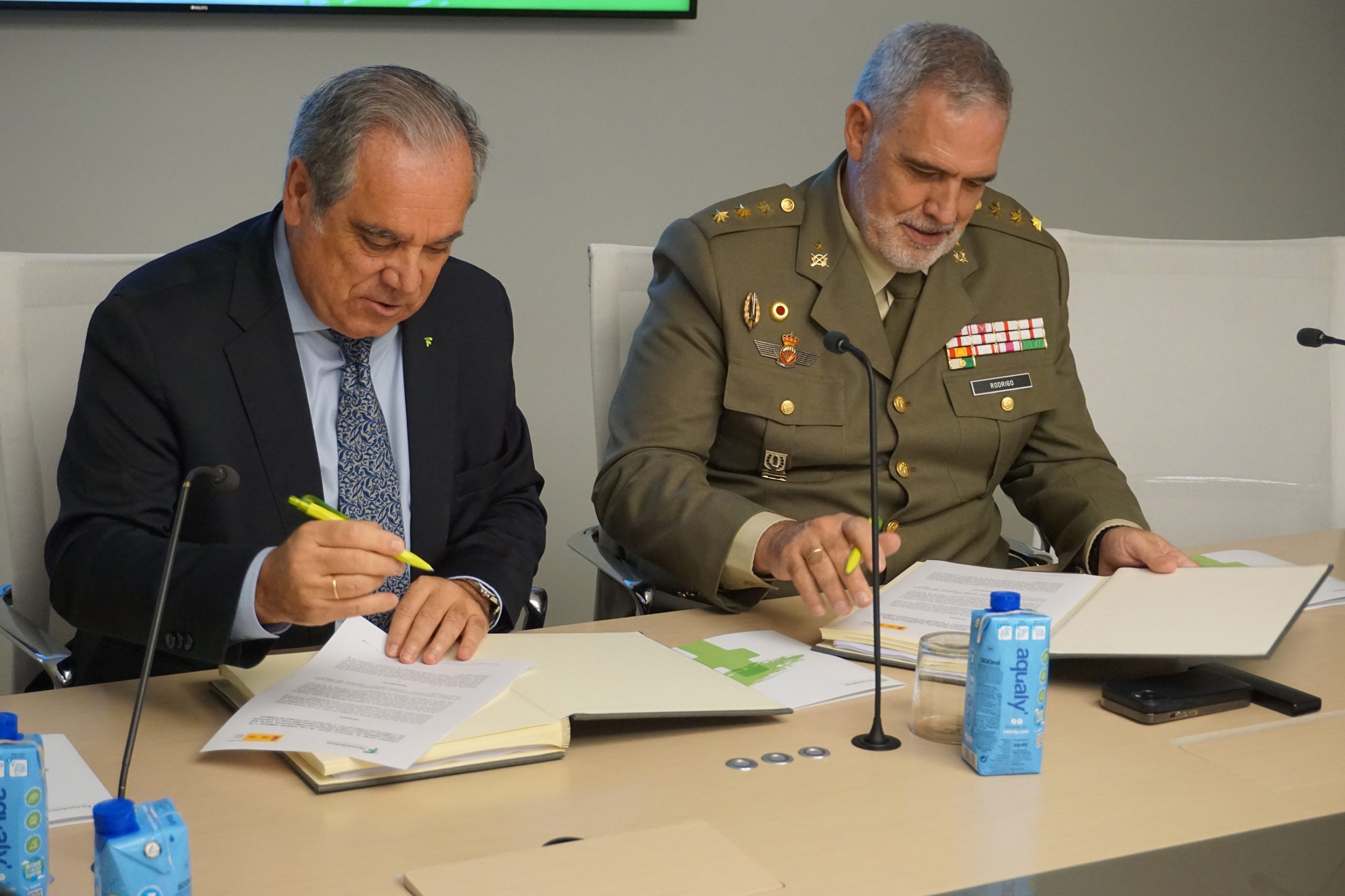 El Consejo General de Farmacéuticos e ISFAS firman el nuevo concierto de prestación farmacéutica al personal de las Fuerzas Armadas