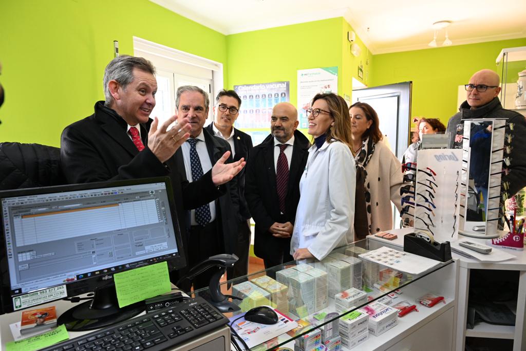 Health Minister supports the Rural Health Schools programme launched in pharmacies in Castile and León