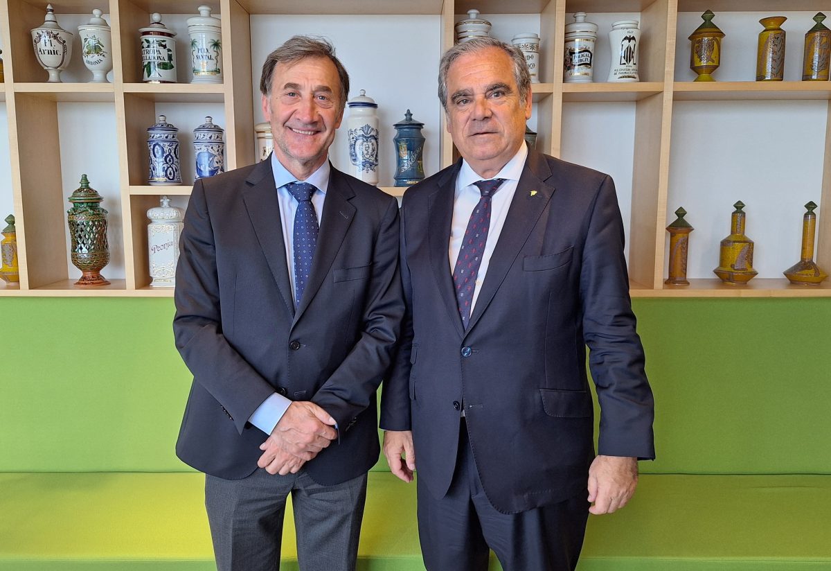 El Consejo General de Farmacéuticos y la Universidad Isabel I de Castilla firman un acuerdo marco de colaboración