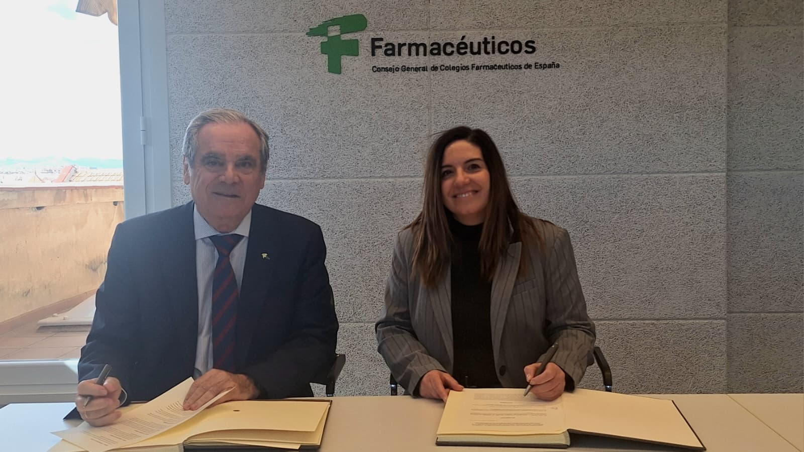 Firma del convenio entre el CCGO y AEDESEO para formar e informar sobre esofagitis