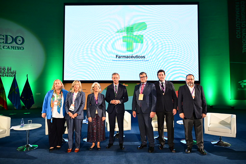 Participantes en la mesa "Futuro de la prestación farmacéutica sin cupón precinto