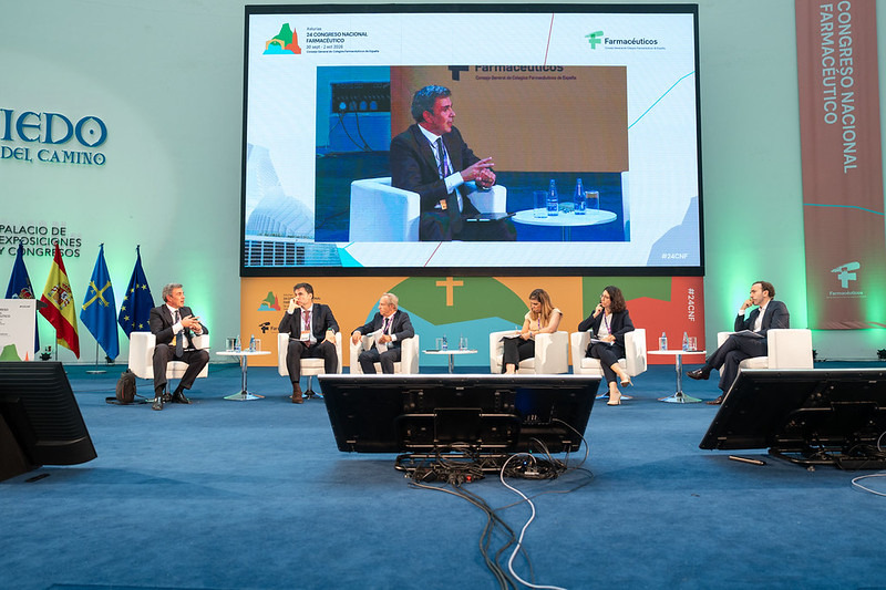 Ponentes de la mesa "El medicamento en la era de las plataformas: venta online- y entrega domiciliaria"