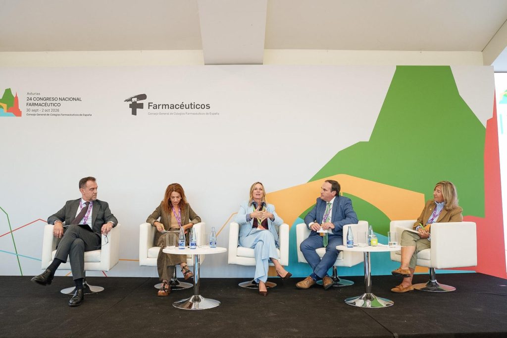 Ponentes de la mesa “Farmacia que acompaña: cuidar personas, conectar comunidades”