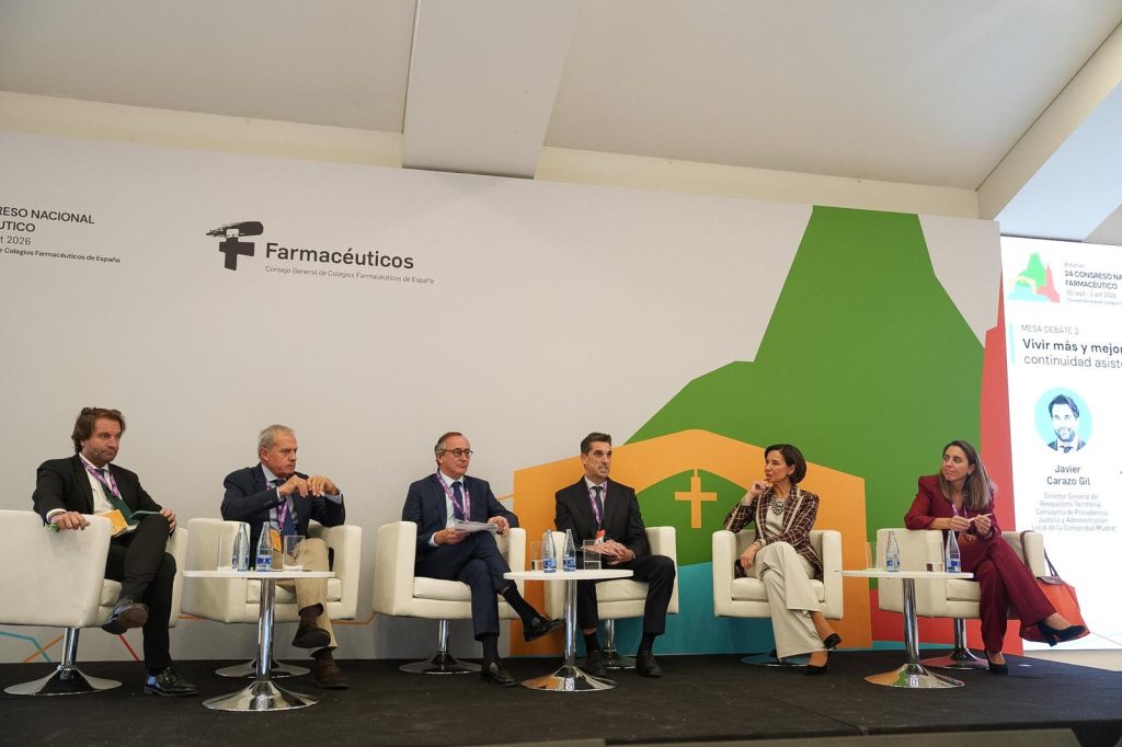 Mesa debate en la que se habló de servicios asistenciales.